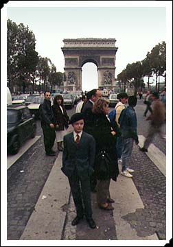 Bud & the Arc de Triomphe de l'etoile